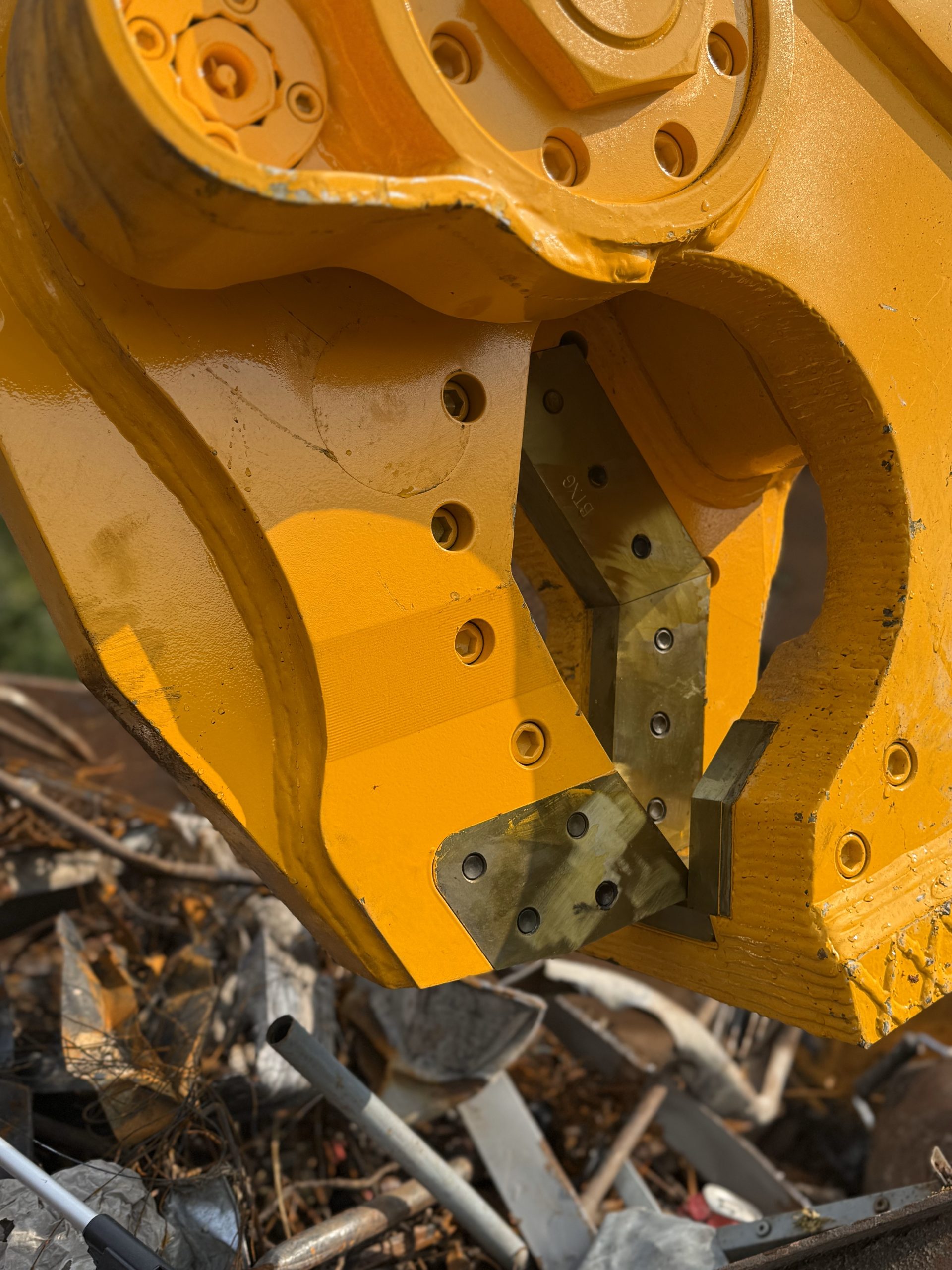 SH1000-detail-closed-jaw-scaled